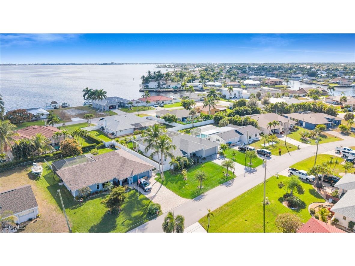 2214 SE 27th Terrace Cape Coral FL 33904 2026002170 image5