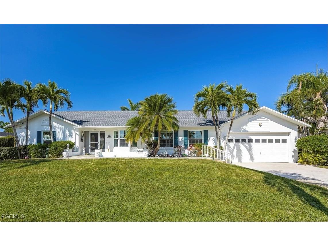 2215 Channel Way North Fort Myers FL 33917 2025004401 image1