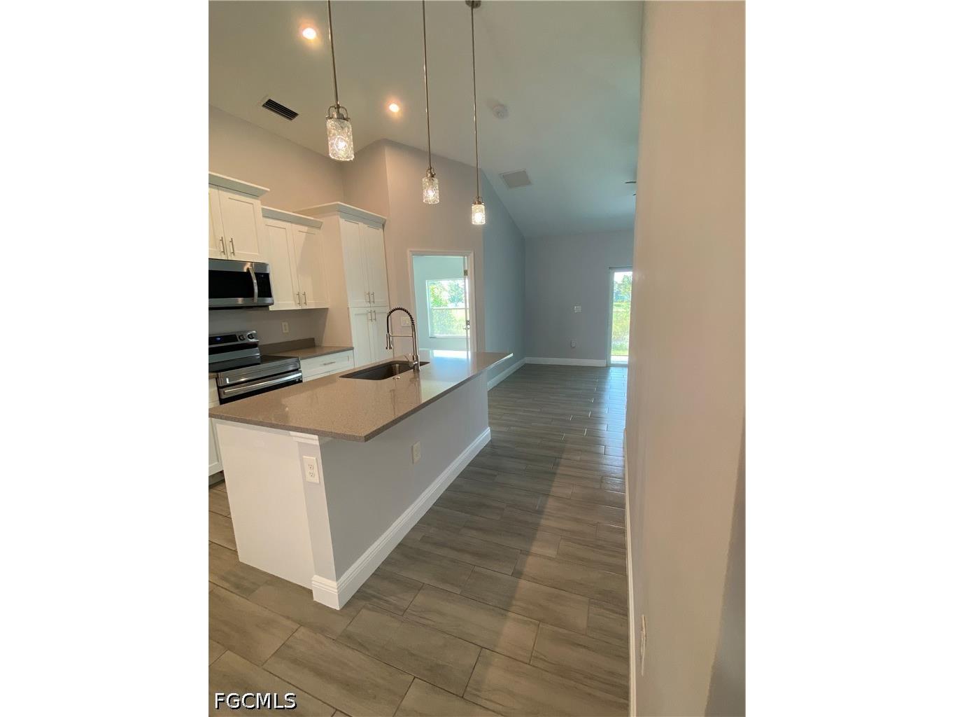 2215 Hogan Drive Lehigh Acres FL 33973 2026029180 image4