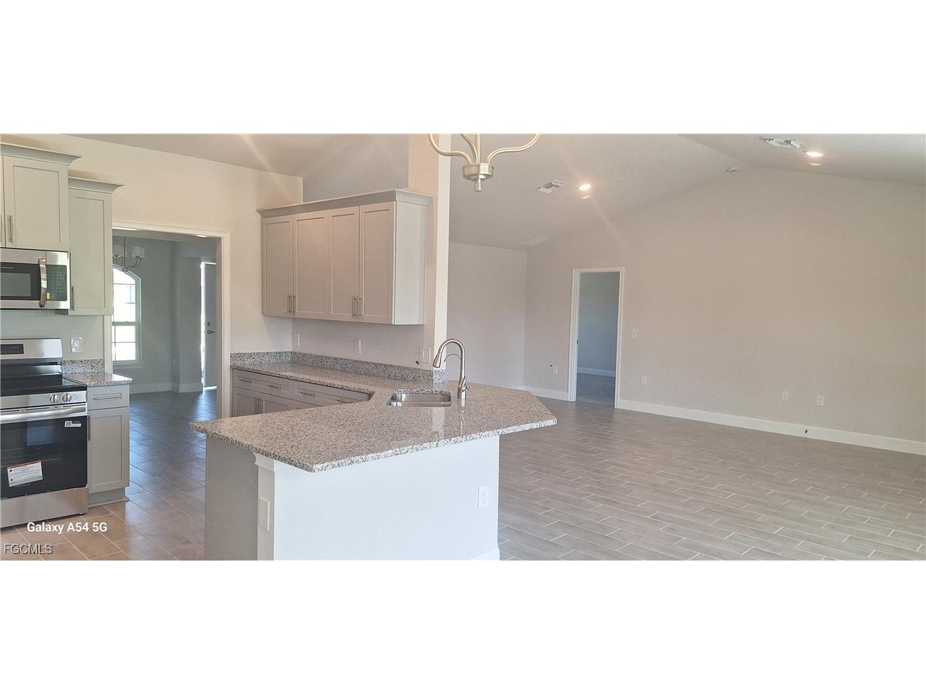 2215 NE 22nd Place Cape Coral FL 33909 225037935 image4