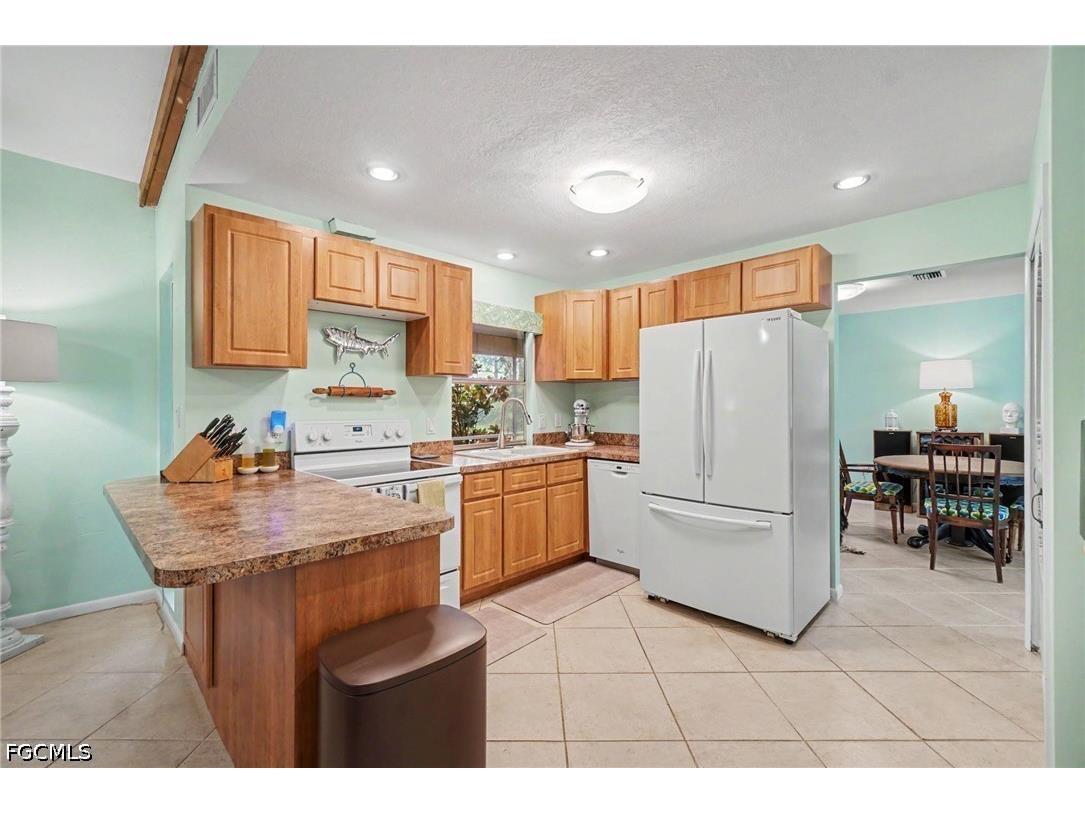 2215 SE 8th Street Cape Coral FL 33990 2026021520 image10