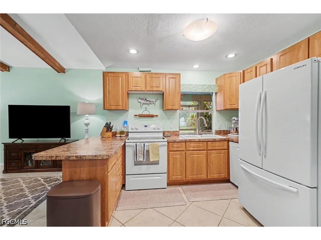 2215 SE 8th Street Cape Coral FL 33990 2026021520 image9