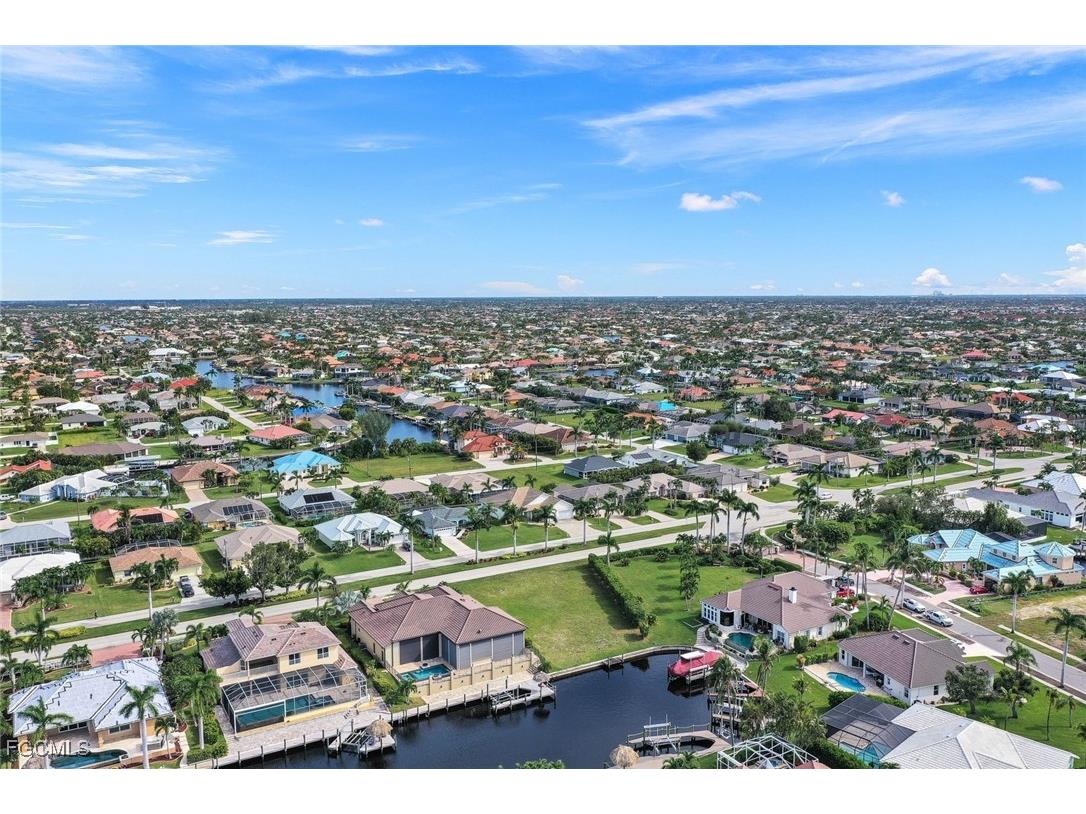 2216 El Dorado Parkway W Cape Coral FL 33914 2025005947 image8