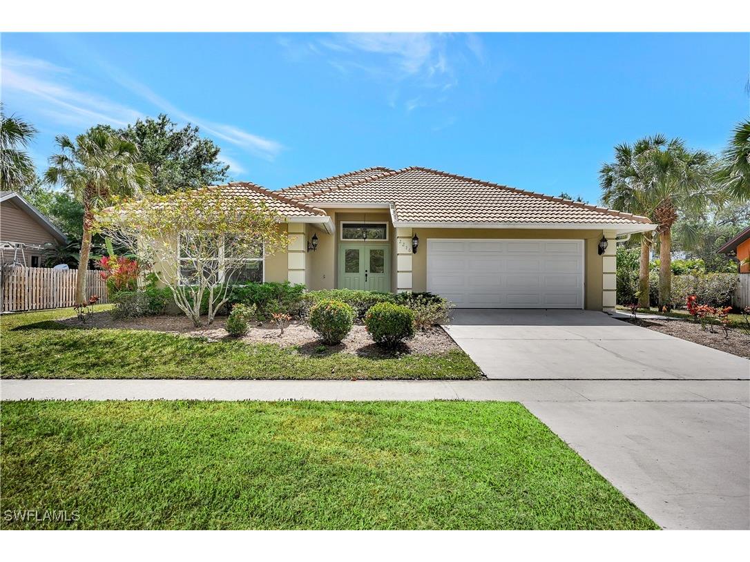 2216 Outrigger Lane Naples FL 34104 225023897 image1