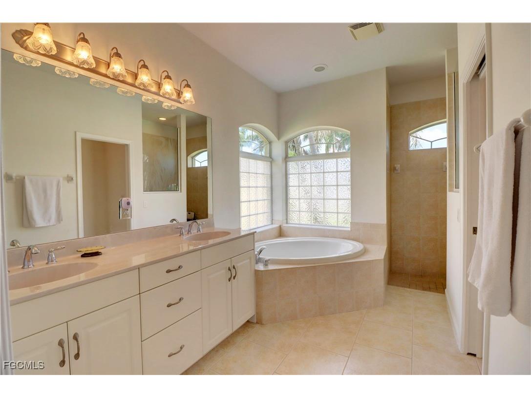 2216 SW 43rd Lane Cape Coral FL 33914 2025000639 image20