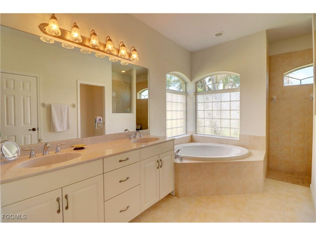 2216 SW 43rd Lane Cape Coral FL 33914 2025000639 image21