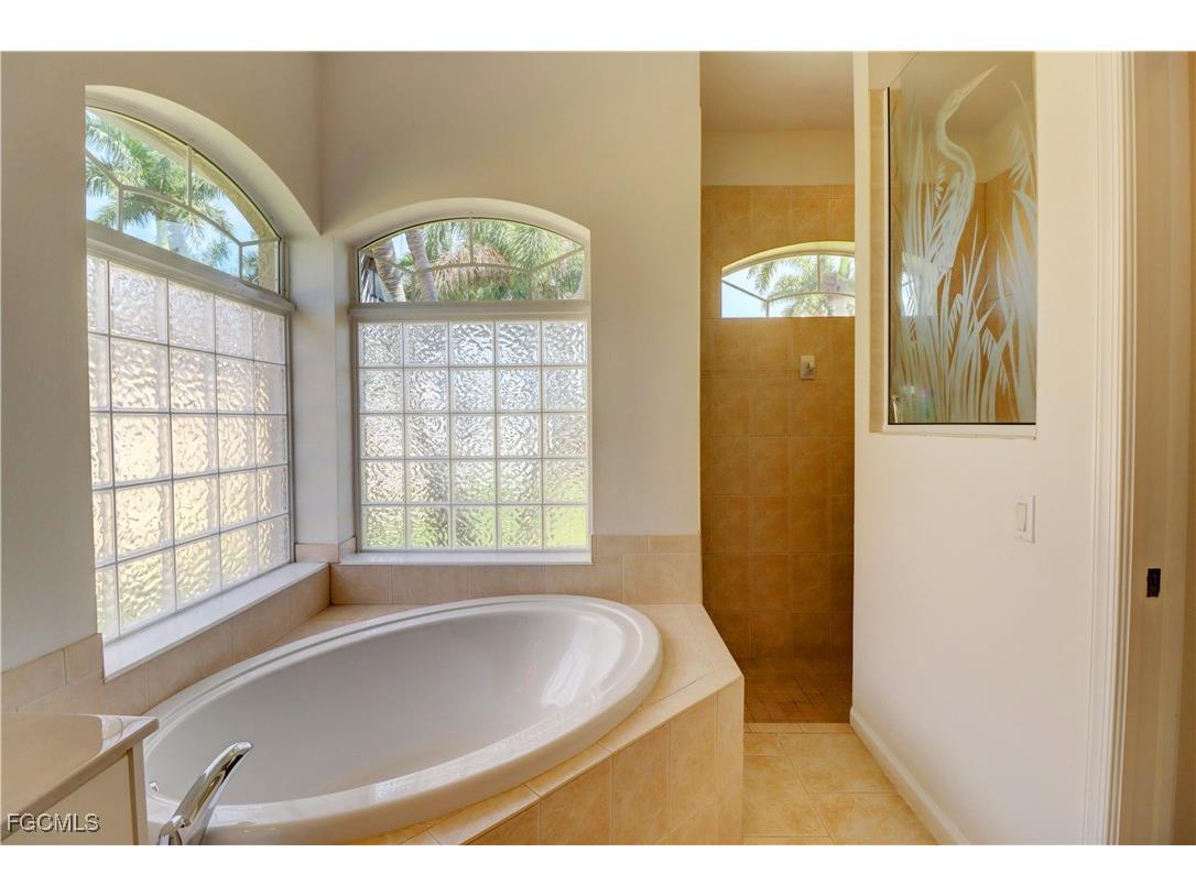 2216 SW 43rd Lane Cape Coral FL 33914 2025000639 image22