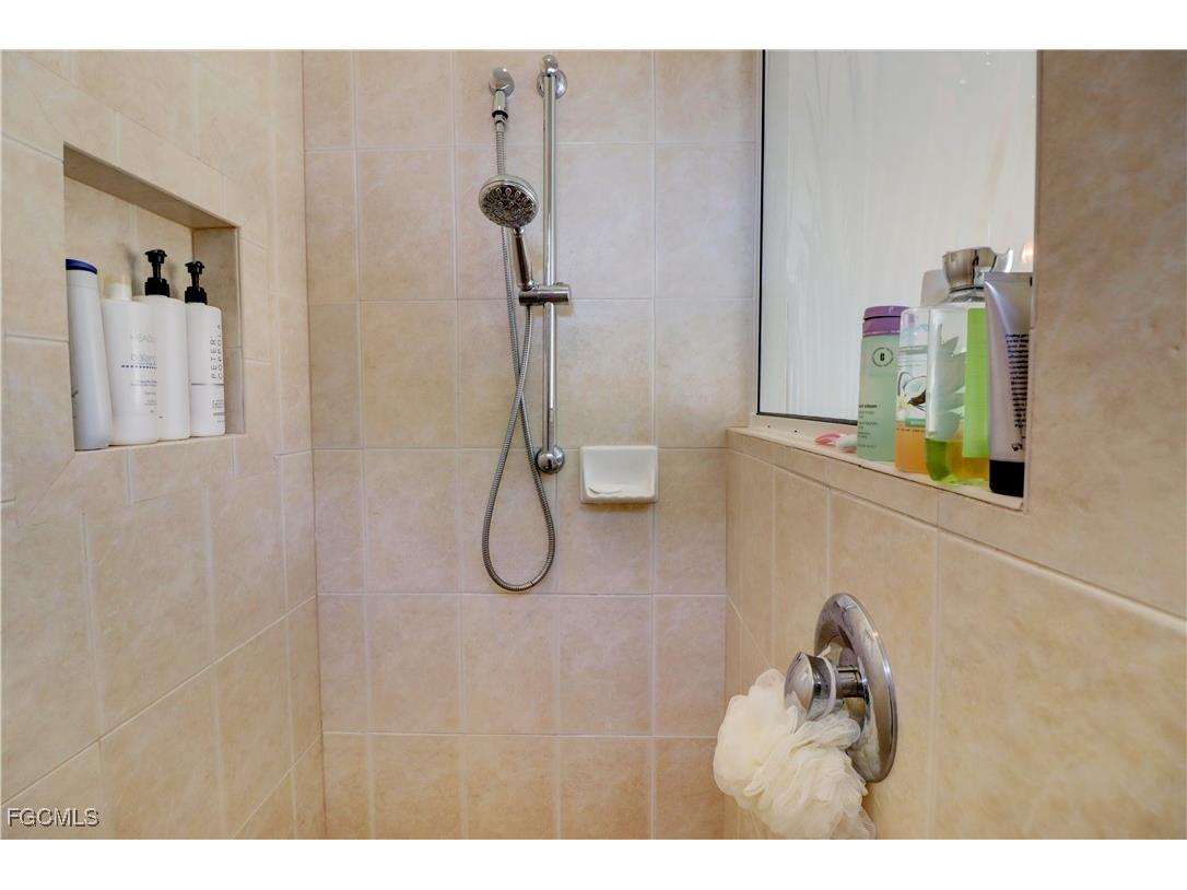 2216 SW 43rd Lane Cape Coral FL 33914 2025000639 image23