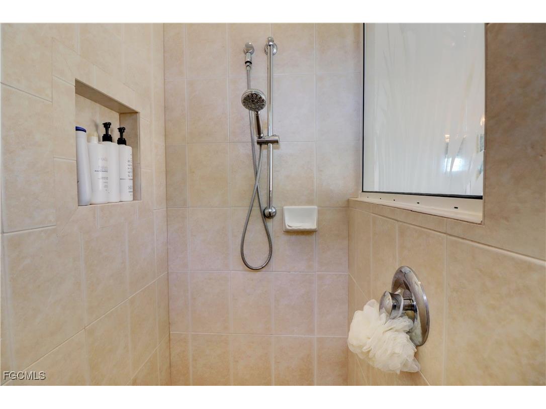 2216 SW 43rd Lane Cape Coral FL 33914 2025000639 image24