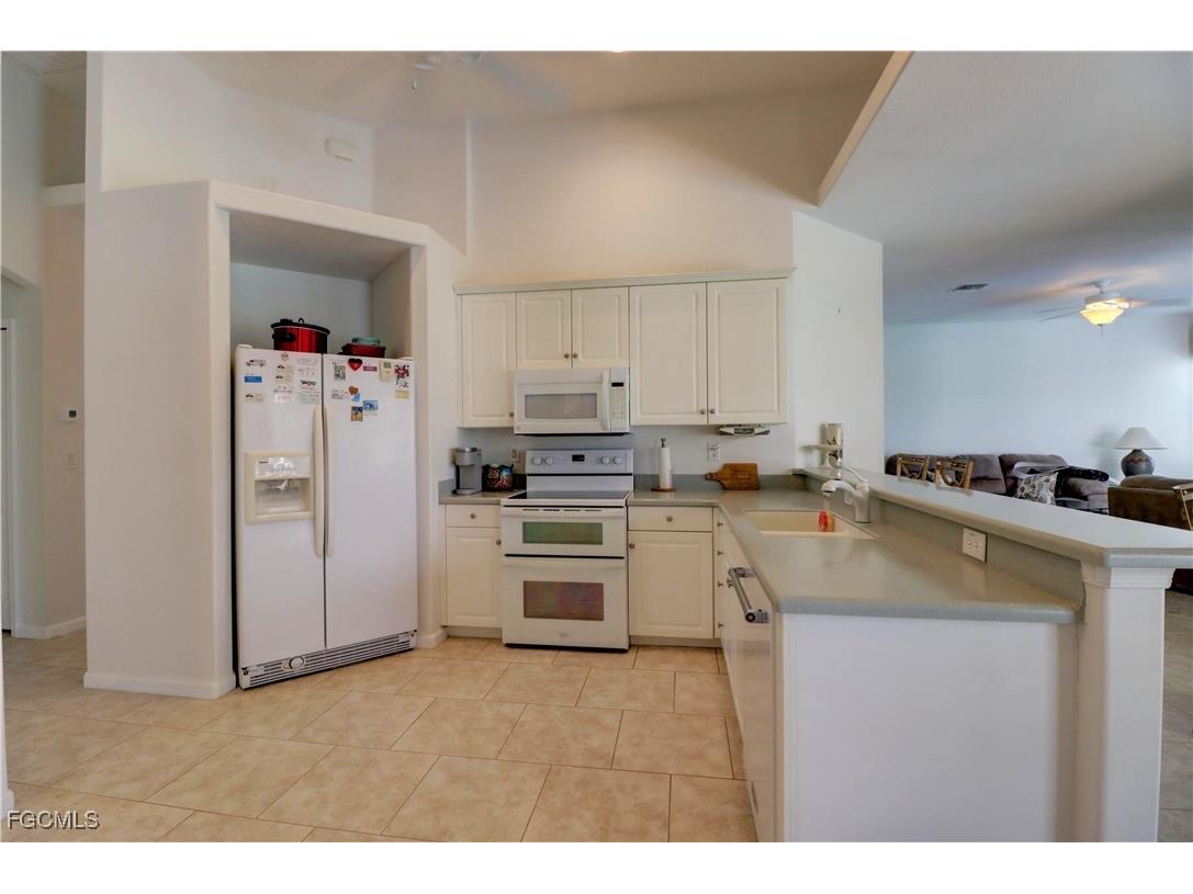 2216 SW 43rd Lane Cape Coral FL 33914 2025000639 image30