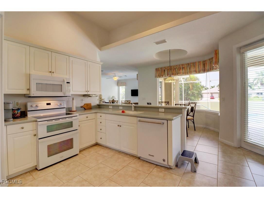 2216 SW 43rd Lane Cape Coral FL 33914 2025000639 image32