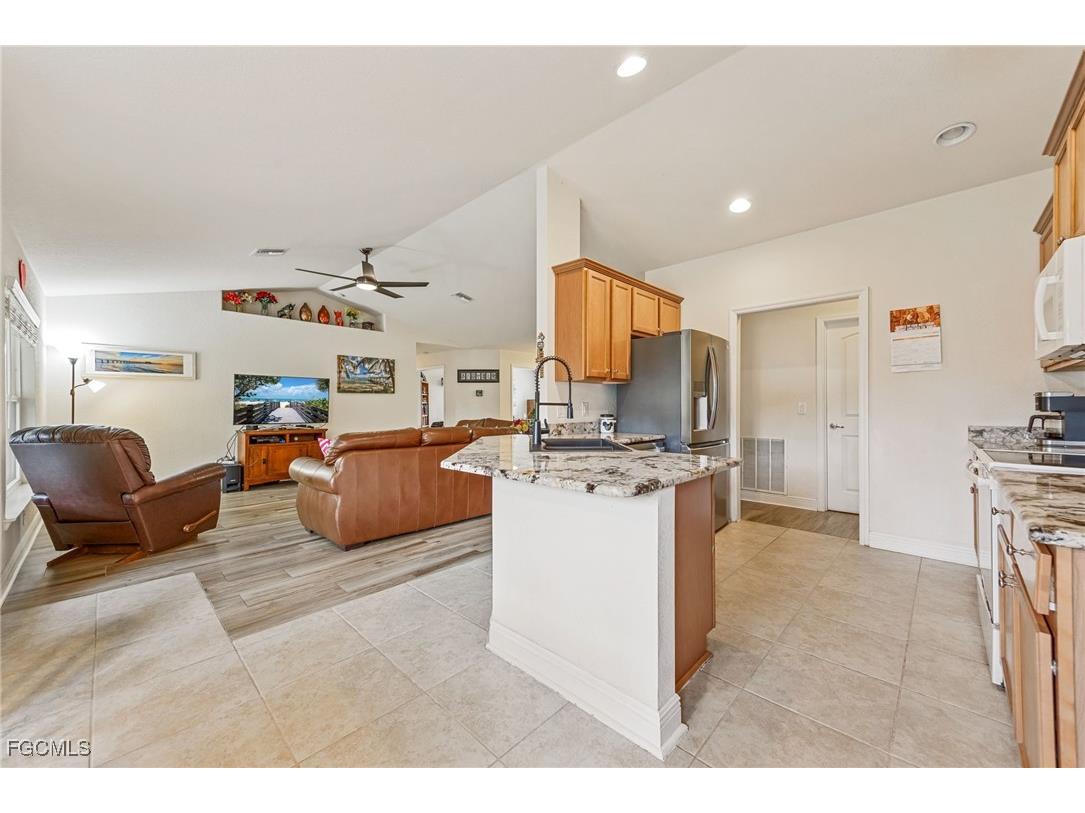 2216 SW 8th Court Cape Coral FL 33991 2025010917 image17