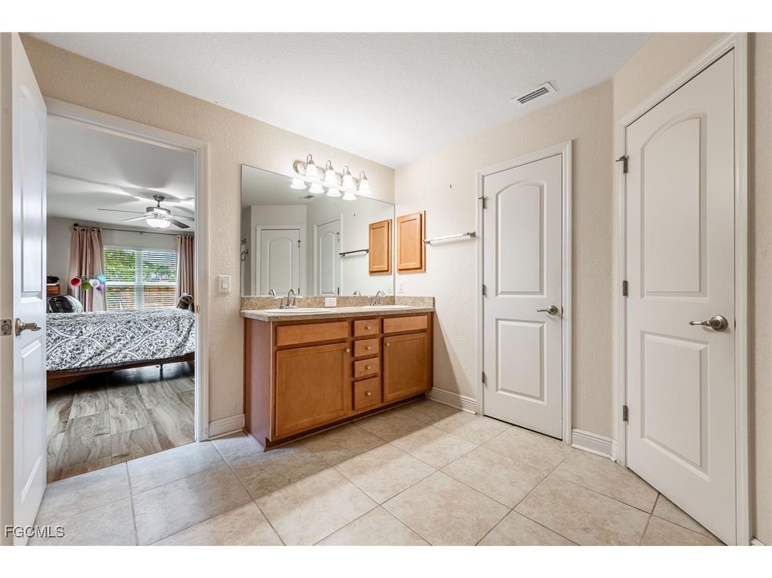 2216 SW 8th Court Cape Coral FL 33991 2025010917 image25