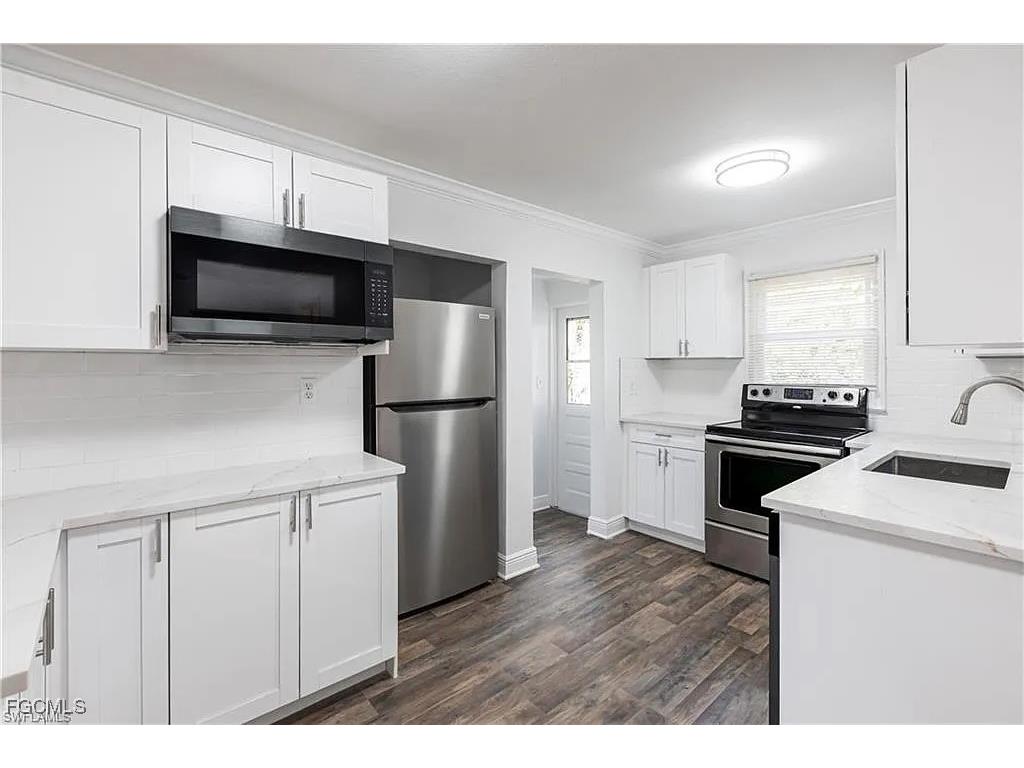 2217 Dora Street Fort Myers FL 33901 2025015746 image8