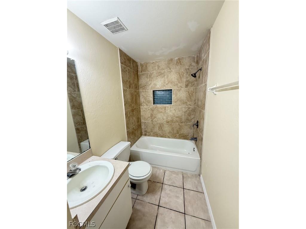 2217 Leda Avenue S Lehigh Acres FL 33973 2026006782 image5