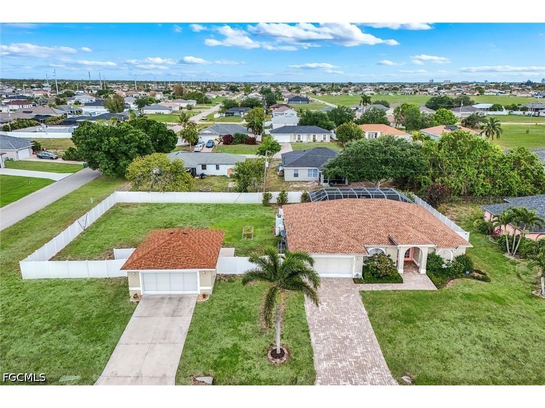 2217 NE 1st Place Cape Coral FL 33909 2026017390 image1