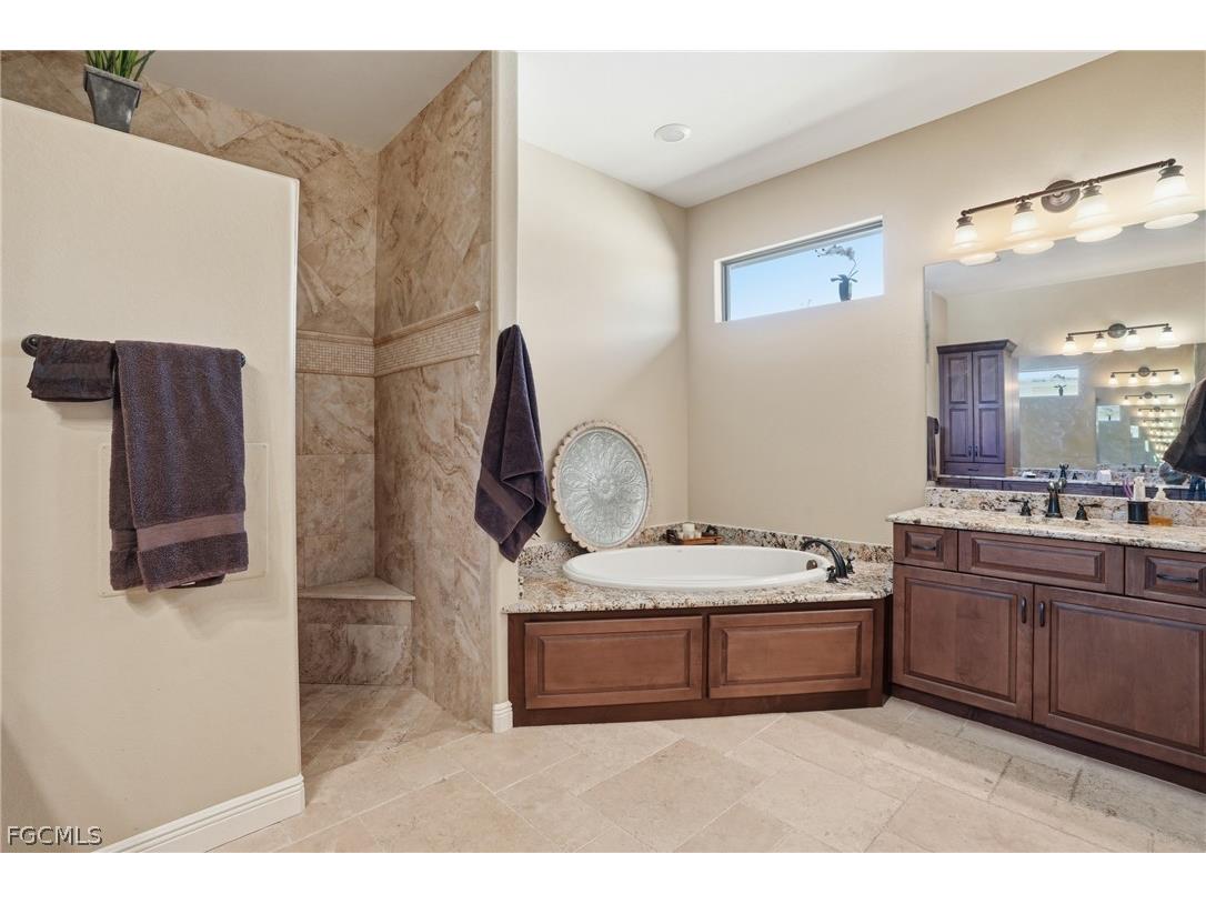 2217 SE 19th Avenue Cape Coral FL 33990 2026010019 image16