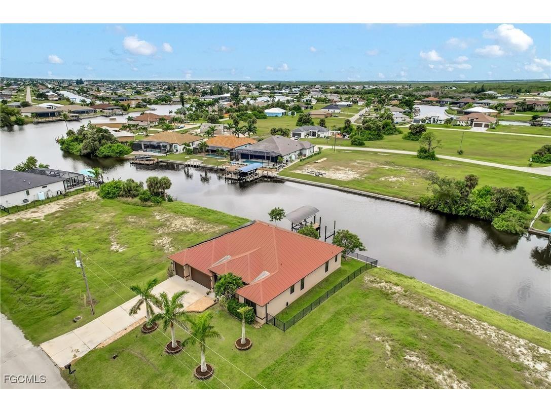 2218 NW 37th Place Cape Coral FL 33993 2025009960 image4