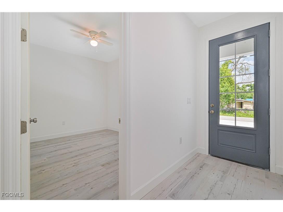 2219 Carver Avenue Fort Myers FL 33916 2025015487 image2