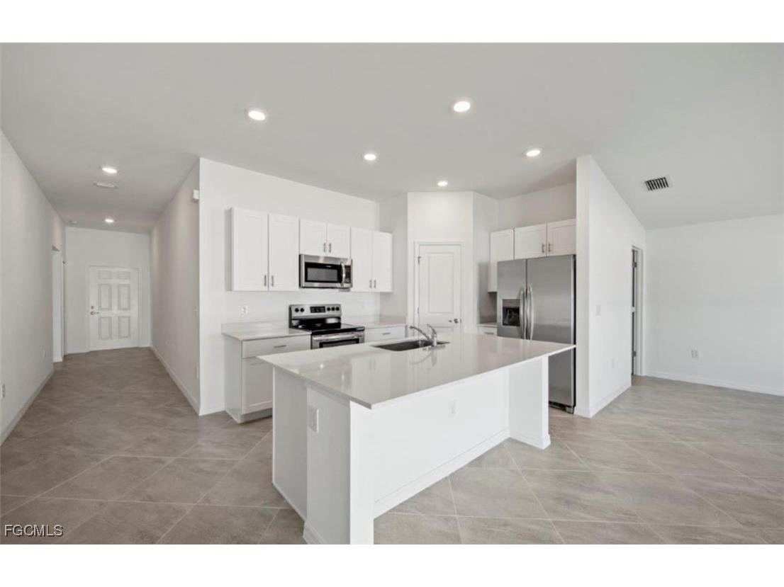 2219 NW 3rd Avenue Cape Coral FL 33993 2025017374 image5