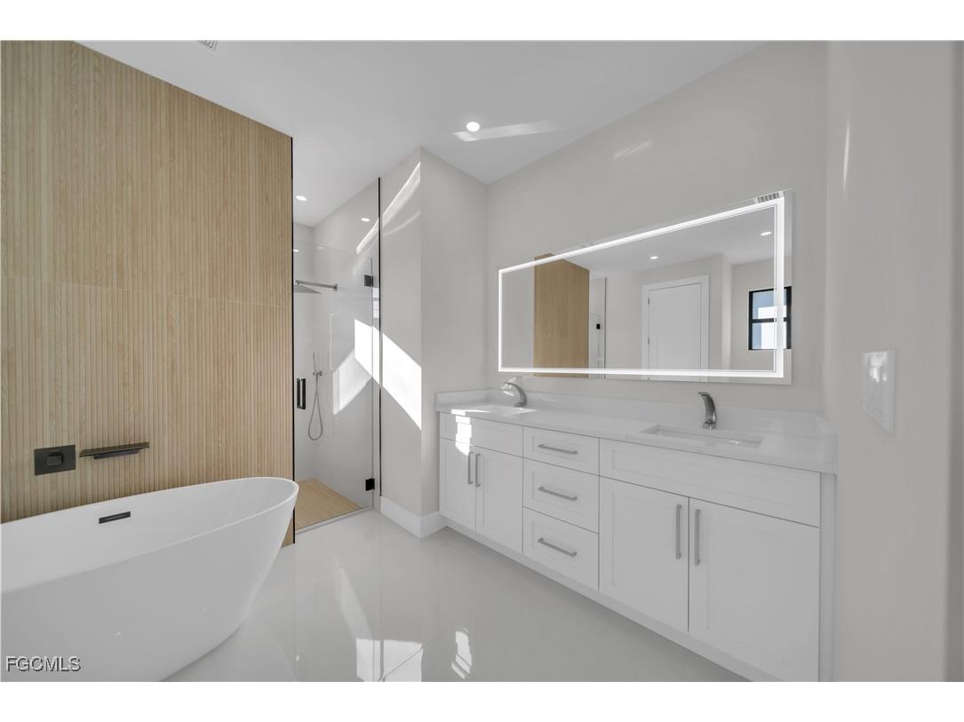 2219 Surfside Boulevard Cape Coral FL 33991 2026003623 image25