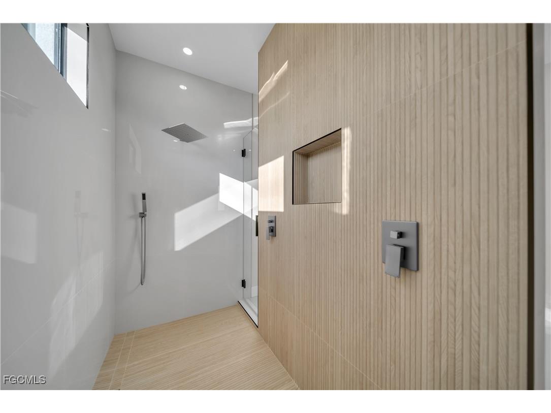 2219 Surfside Boulevard Cape Coral FL 33991 2026003623 image28