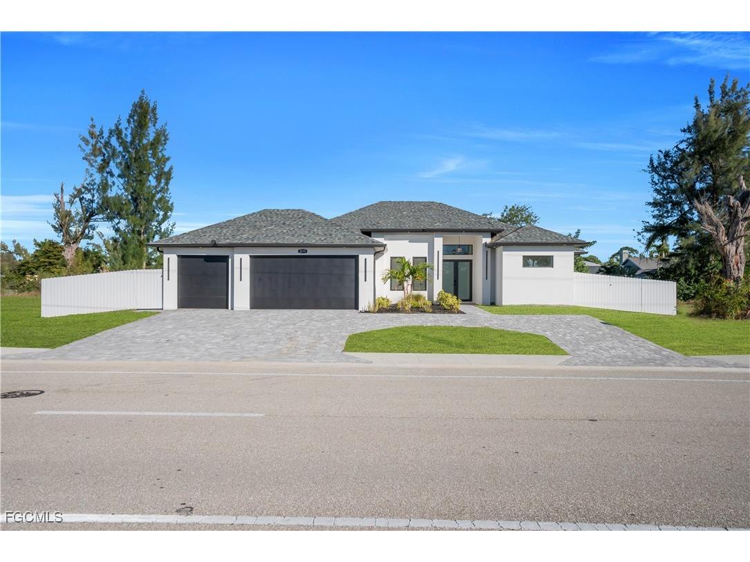 2219 Surfside Boulevard Cape Coral FL 33991 2026003623 image3
