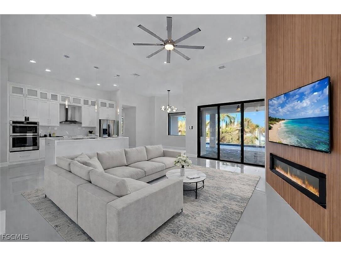 2219 Surfside Boulevard Cape Coral FL 33991 2026003623 image5