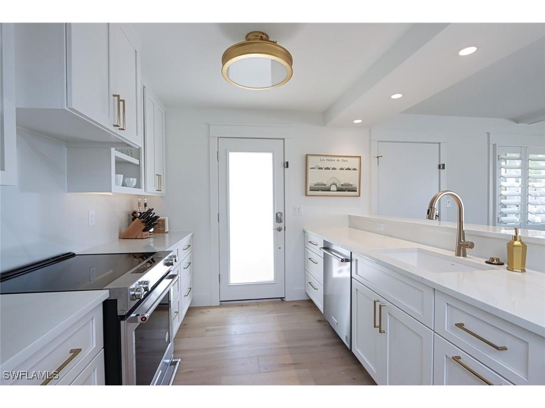 222 Harbour Drive #105 Naples FL 34103 225066451 image5