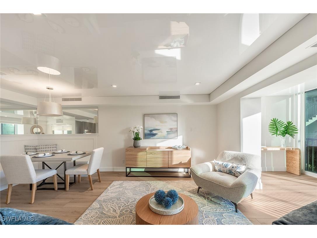 222 Harbour Drive #106 Naples FL 34103 225018246 image1