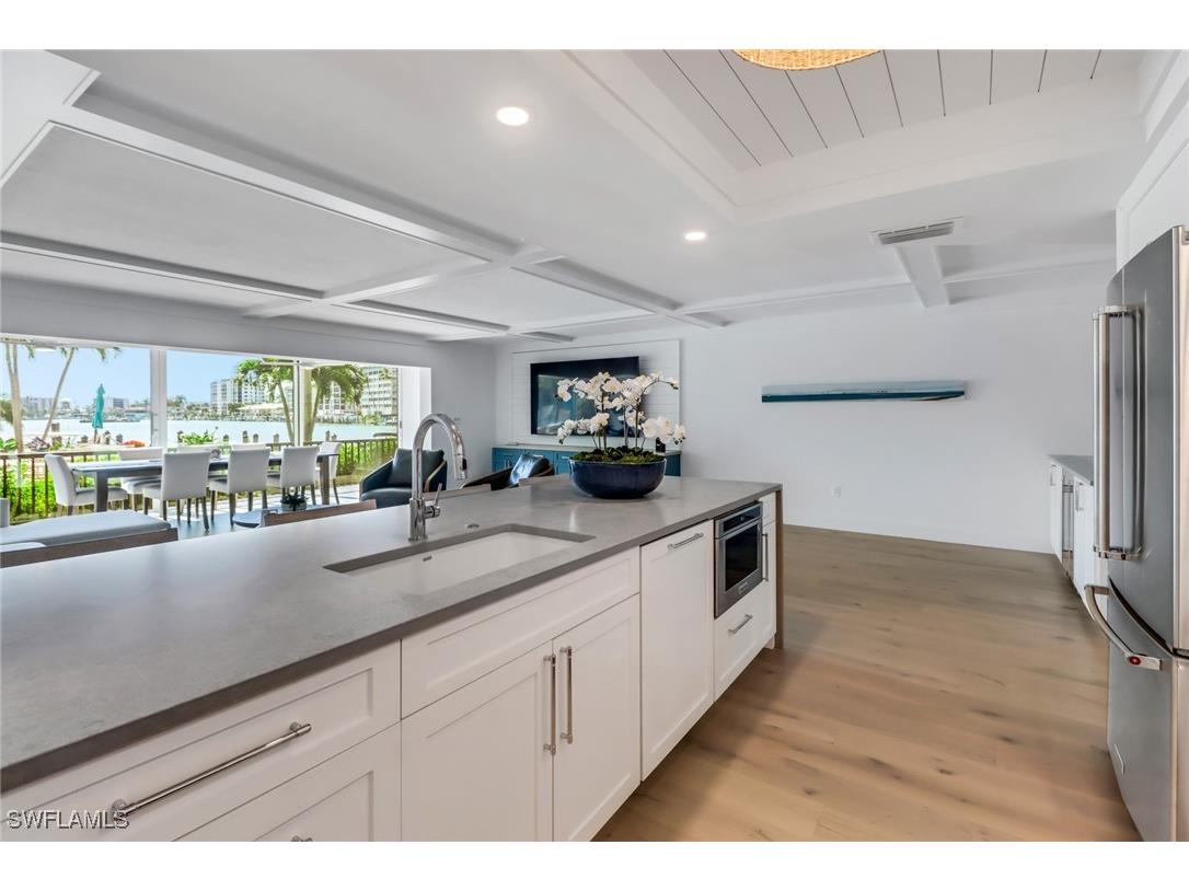 222 Harbour Drive #109 Naples FL 34103 224104908 image1