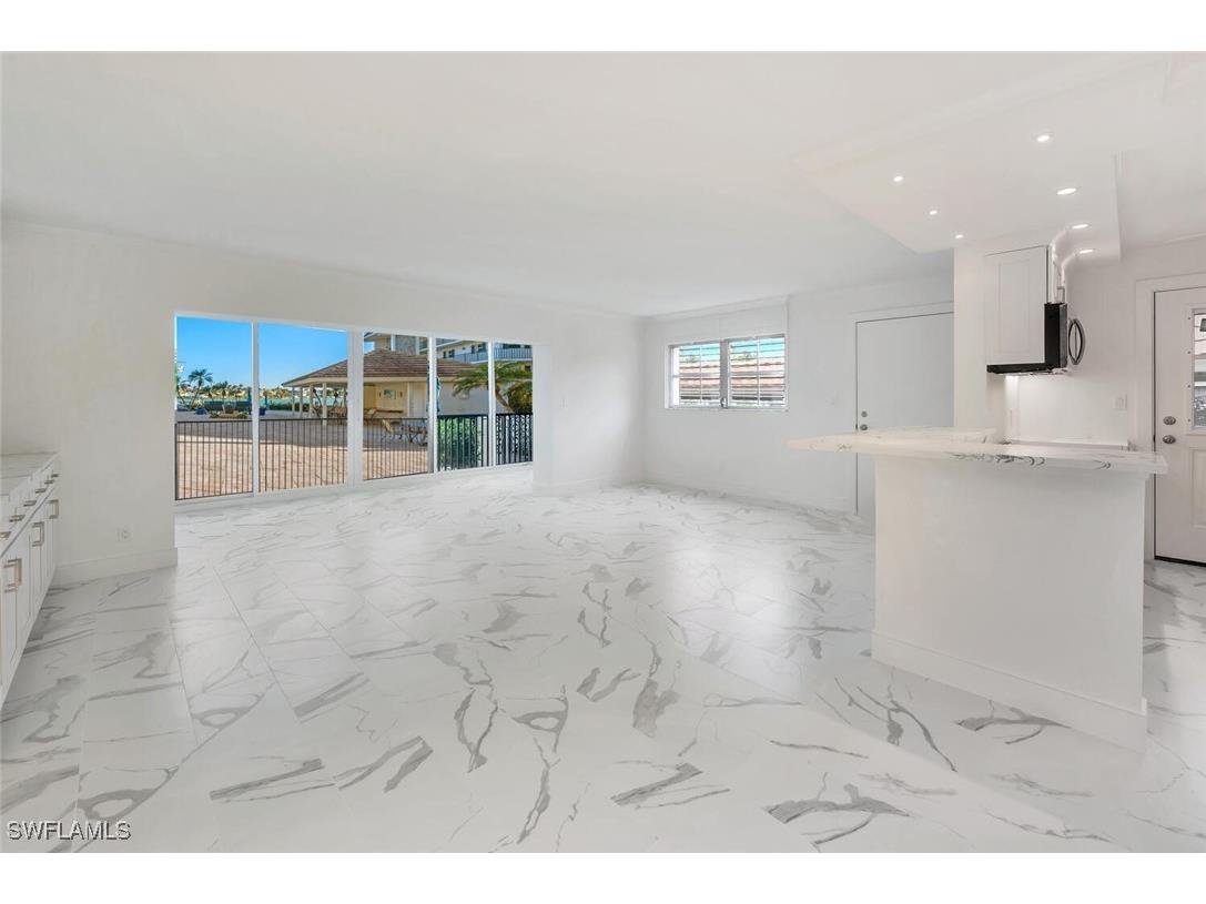 222 Harbour Drive #114 Naples FL 34103 225084681 image9