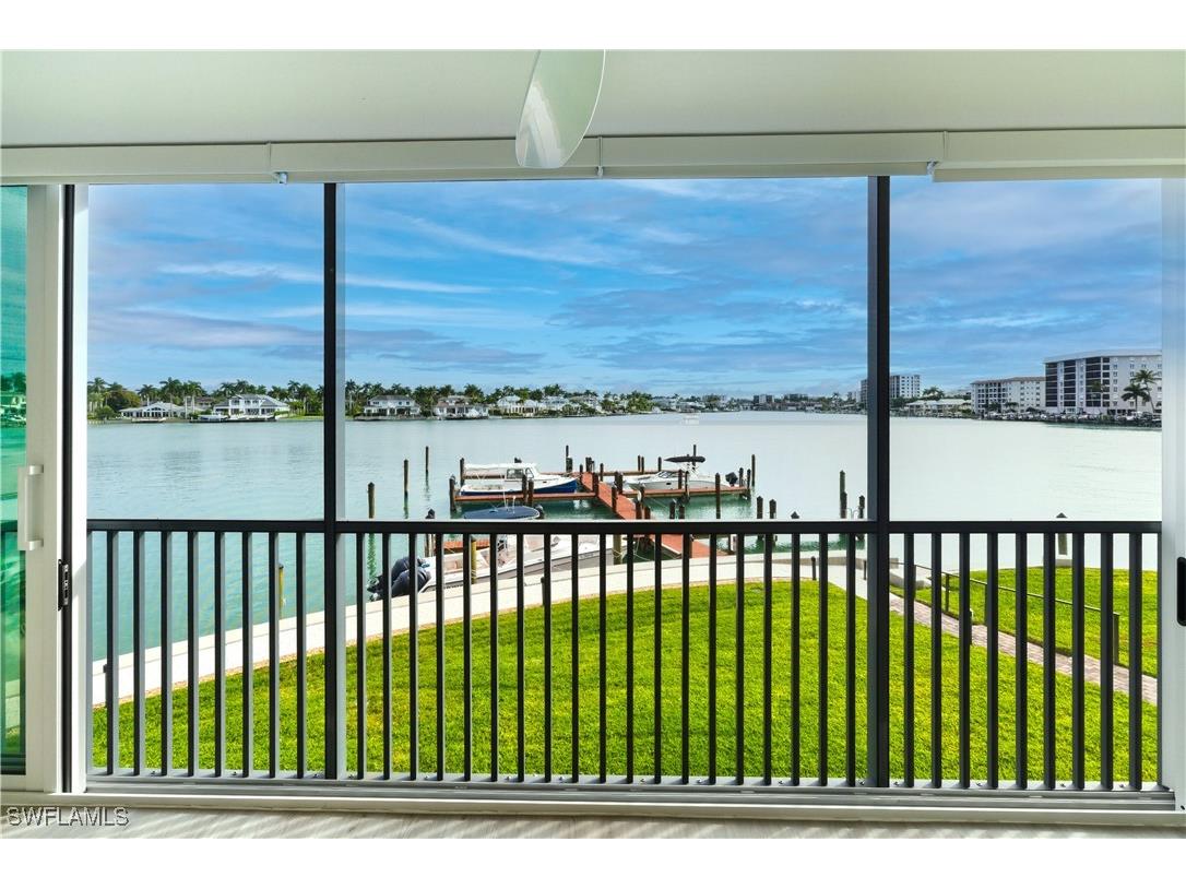 222 Harbour Drive #218 Naples FL 34103 226003648 image1