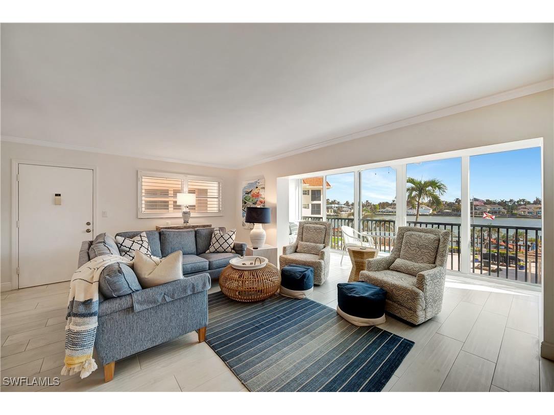 222 Harbour Drive #312 Naples FL 34103 225075428 image1