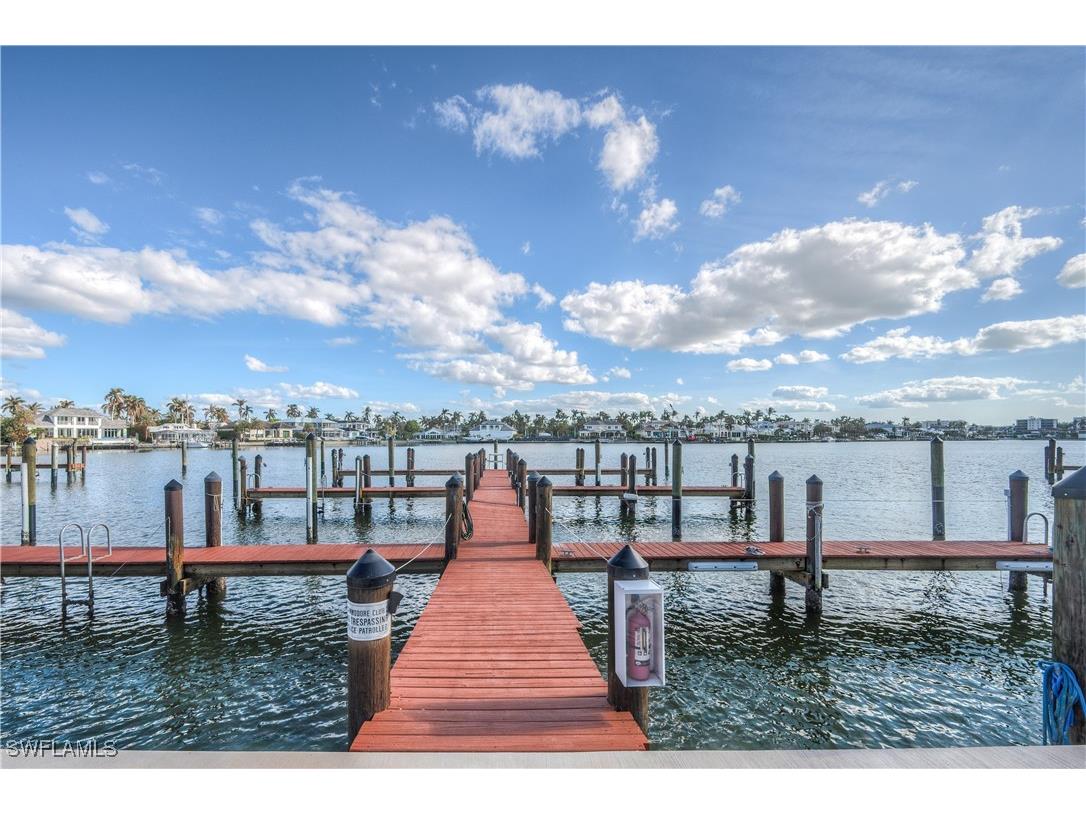 222 Harbour Drive #312 Naples FL 34103 225075428 image16