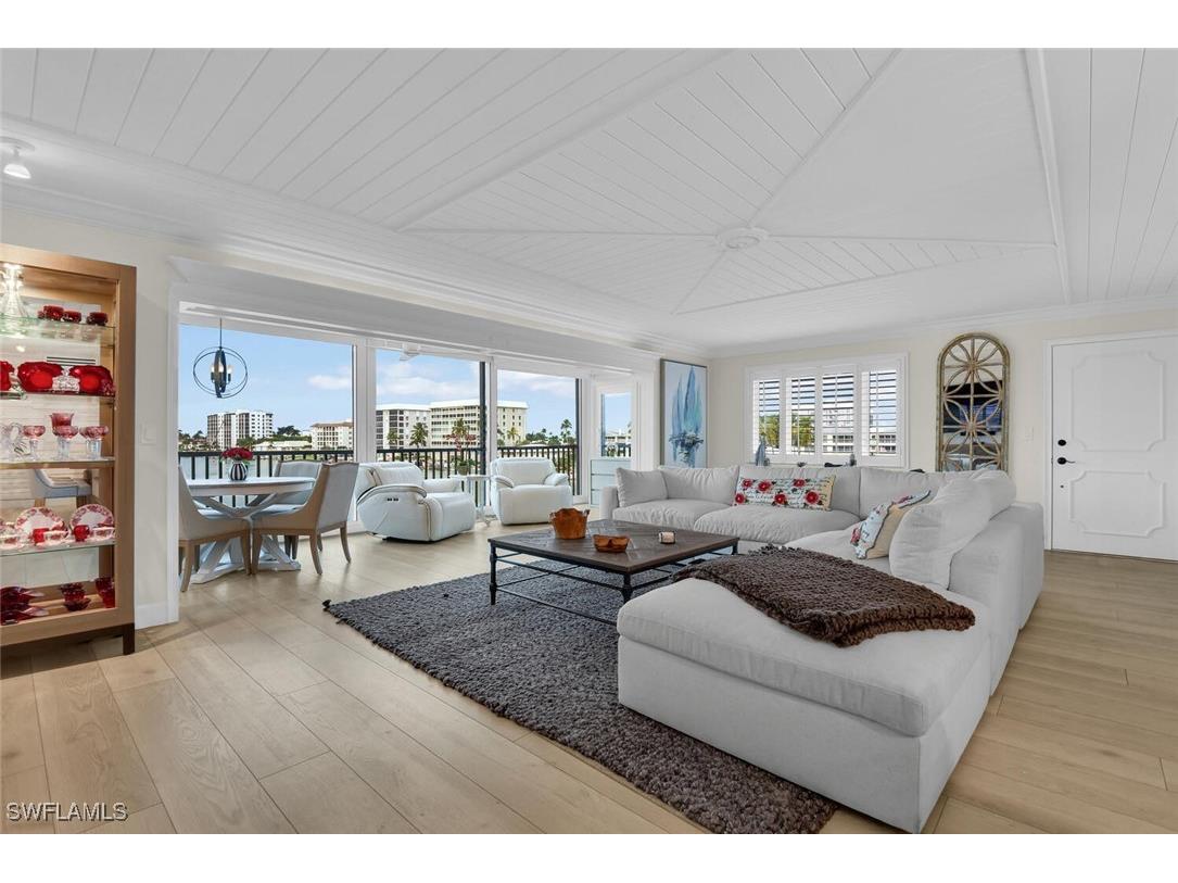 222 Harbour Drive #403 Naples FL 34103 225070078 image1