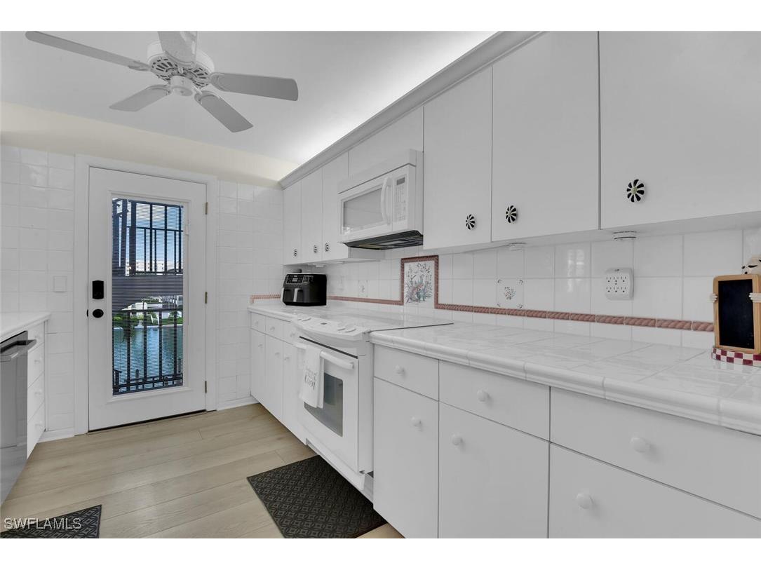 222 Harbour Drive #403 Naples FL 34103 225070078 image12