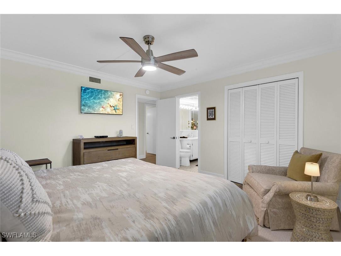 222 Harbour Drive #403 Naples FL 34103 225070078 image19