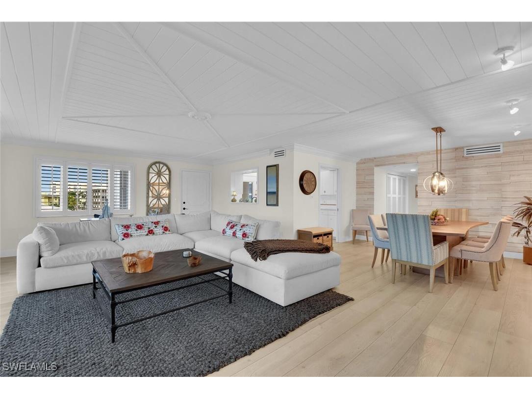 222 Harbour Drive #403 Naples FL 34103 225070078 image3