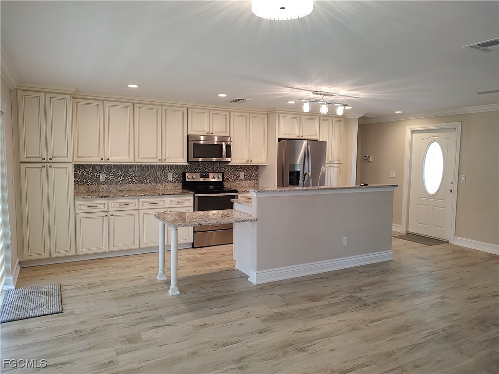2220 SE 7th Street Cape Coral FL 33990 2026001736 image2