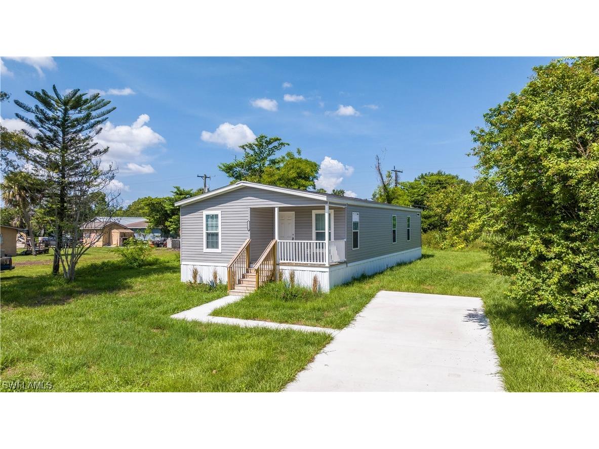 2220 Towles Street Fort Myers FL 33916 223060978 image1