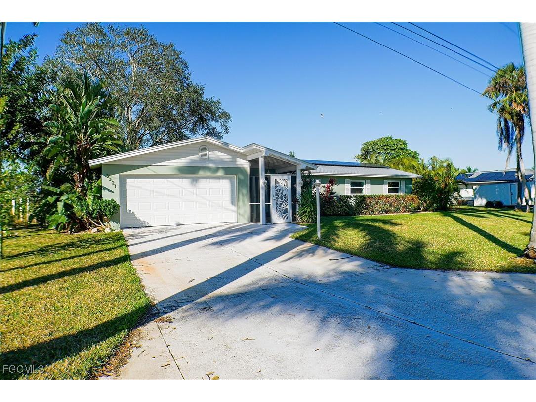 2221 Cape Way North Fort Myers FL 33917 2025020571 image1