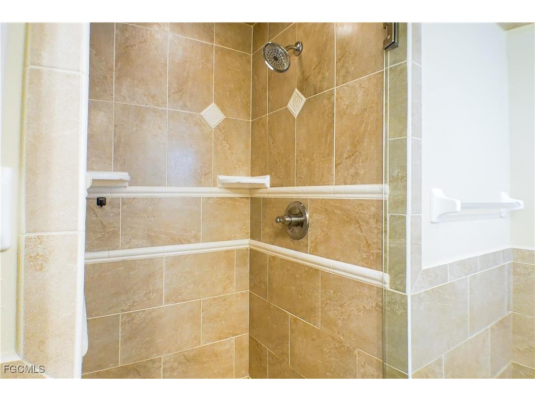 2221 Cape Way North Fort Myers FL 33917 2025020571 image14