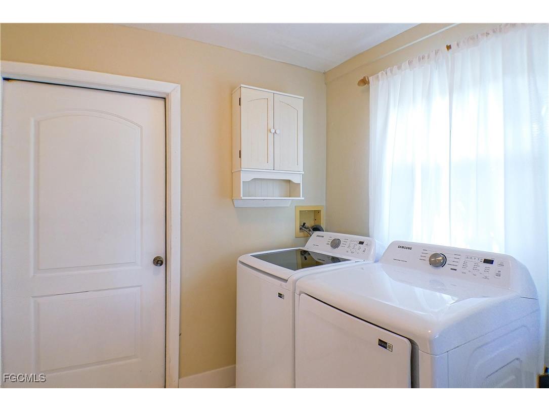 2221 Cape Way North Fort Myers FL 33917 2025020571 image15