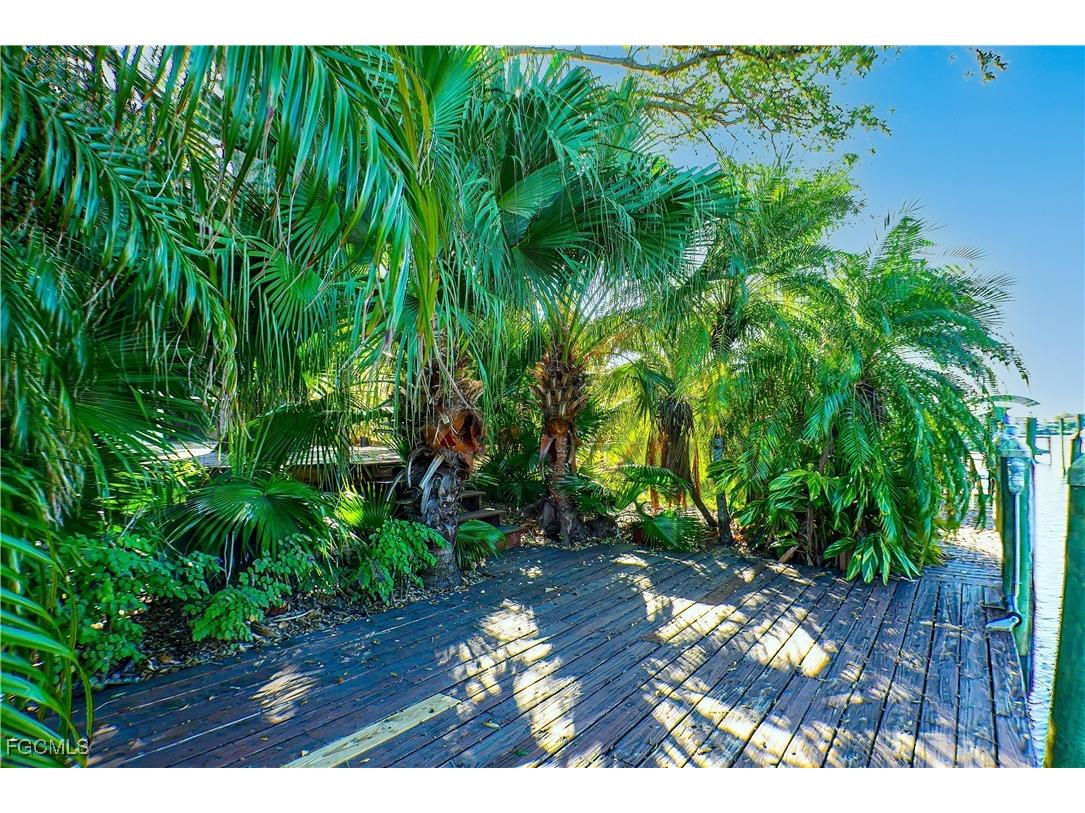 2221 Cape Way North Fort Myers FL 33917 2025020571 image20