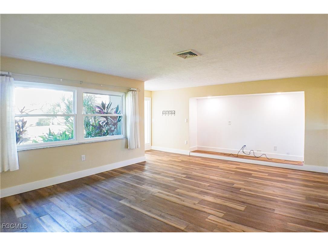 2221 Cape Way North Fort Myers FL 33917 2025020571 image3