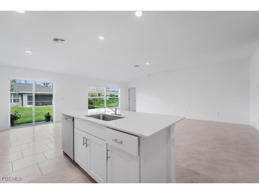 2224 NW 23rd Terrace Cape Coral FL 33993 2025011873 image38