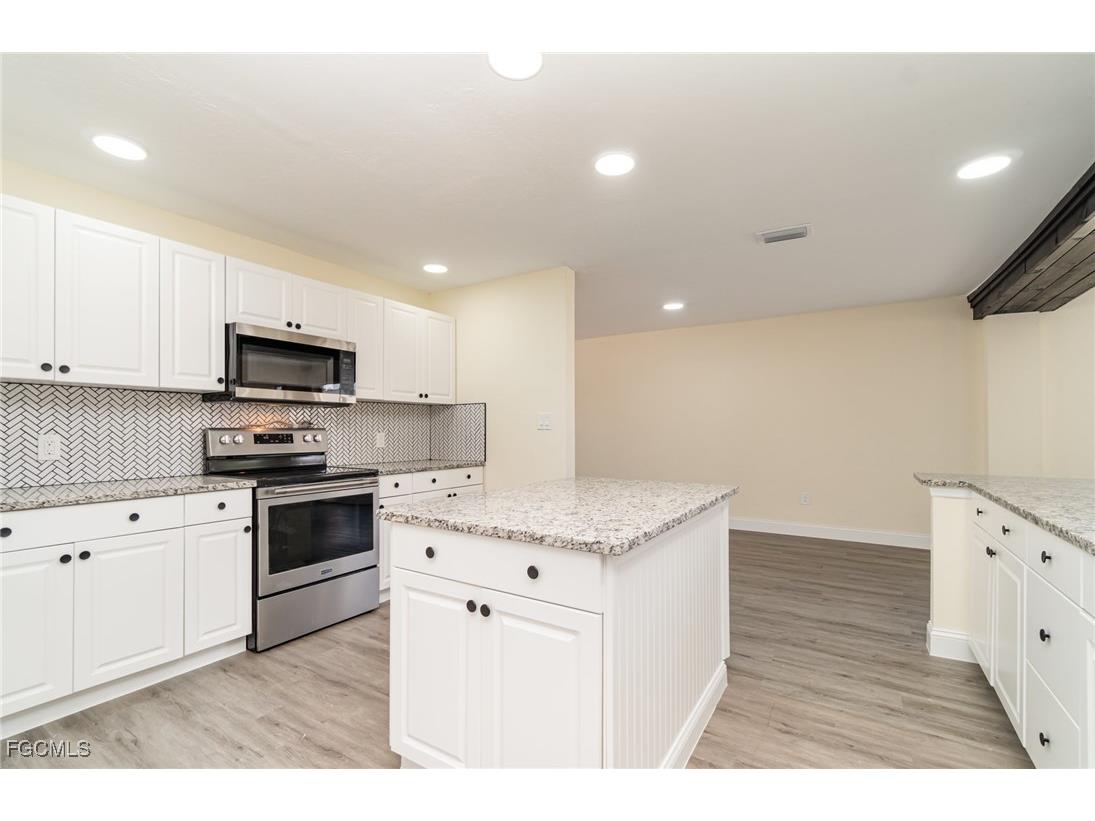 2225 Aldridge Avenue Fort Myers FL 33907 2025009672 image1