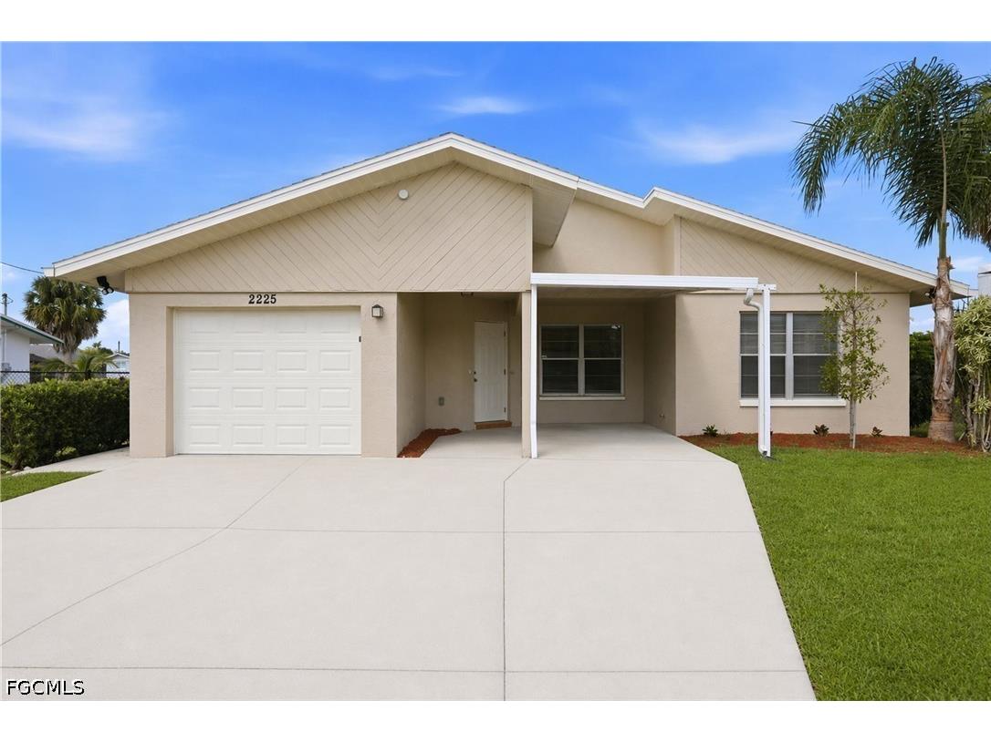 2225 Isle Of Pines Avenue Fort Myers FL 33905 2026018811 image1