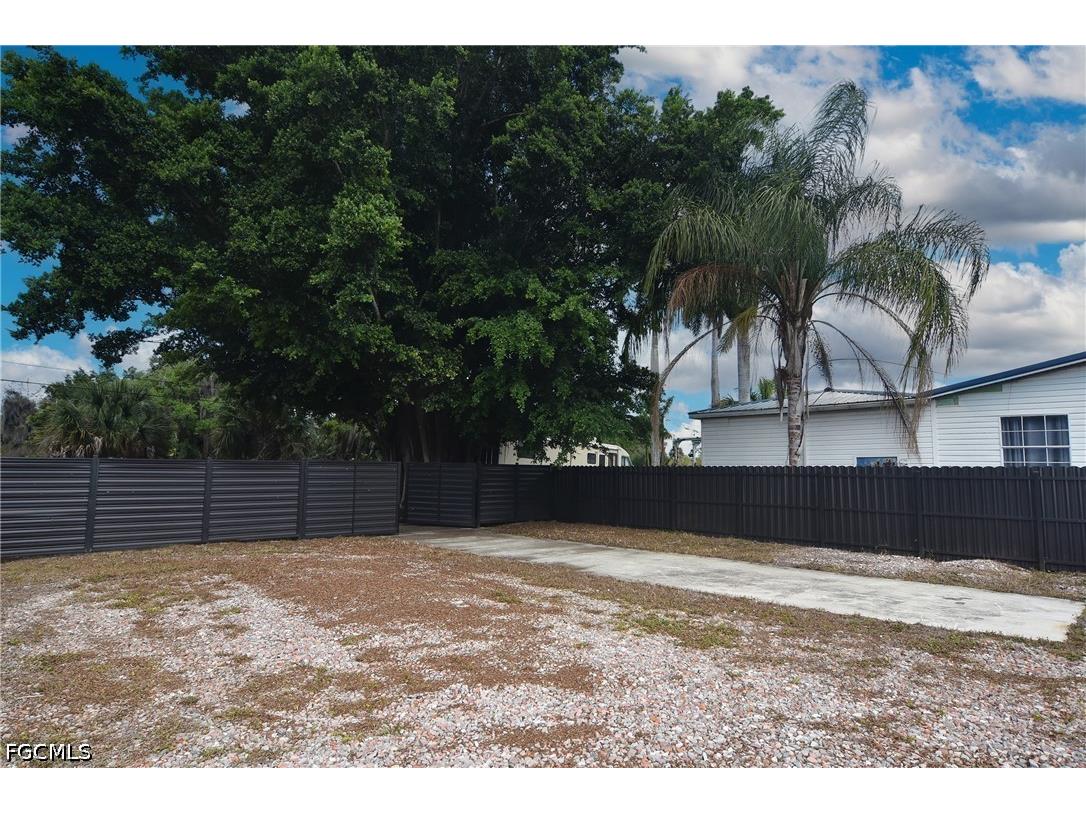 2228 Marina Park Drive Fort Myers FL 33905 2026015468 image15
